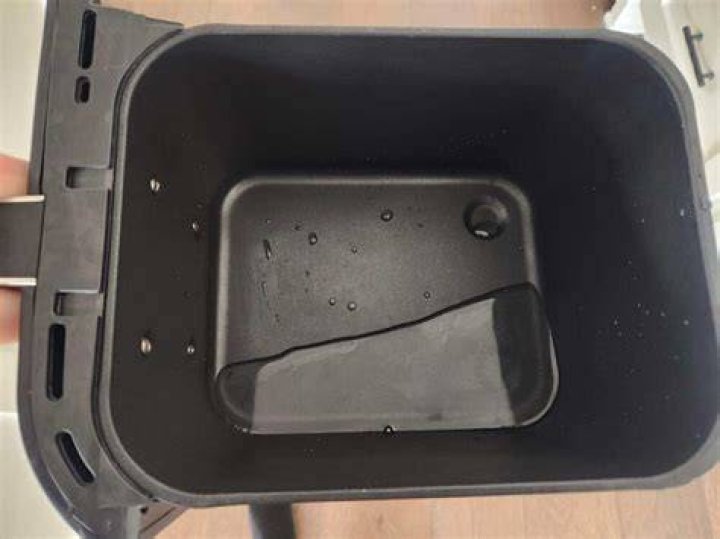 What happens if you put water in a deep fryer