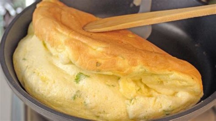 Where does a puffy omelet get its volume from